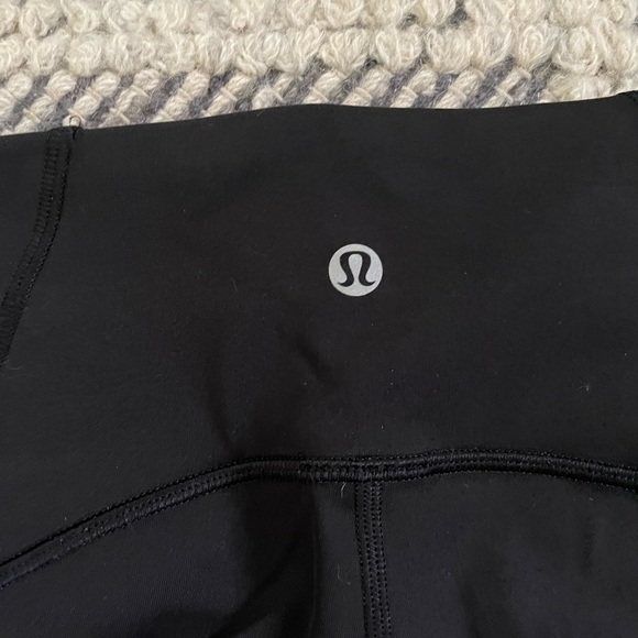 Lululemon crops - Picture 4 of 5